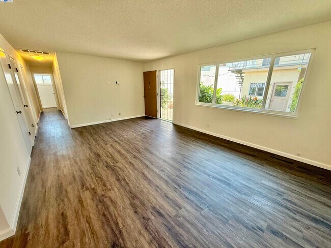 Building Photo - 809 Coburn Ct