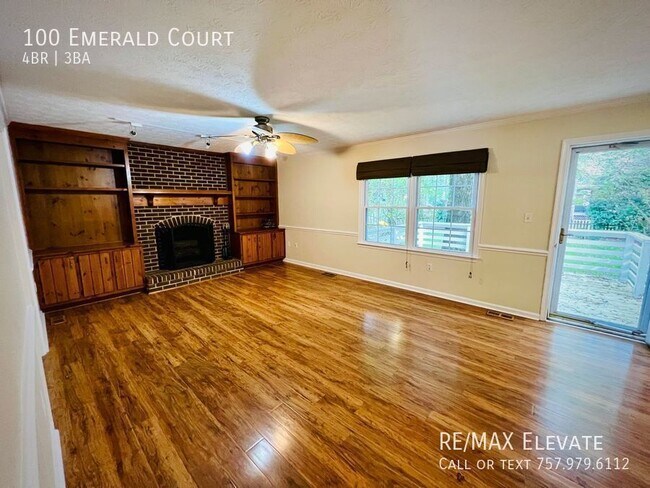 Foto del edificio - 100 Emerald Ct