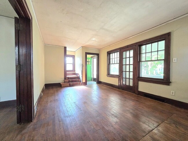 Building Photo - 1226 Blaine Ave