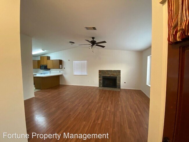 Building Photo - 3 br, 2 bath House - 2410 W. Elowin Ave.