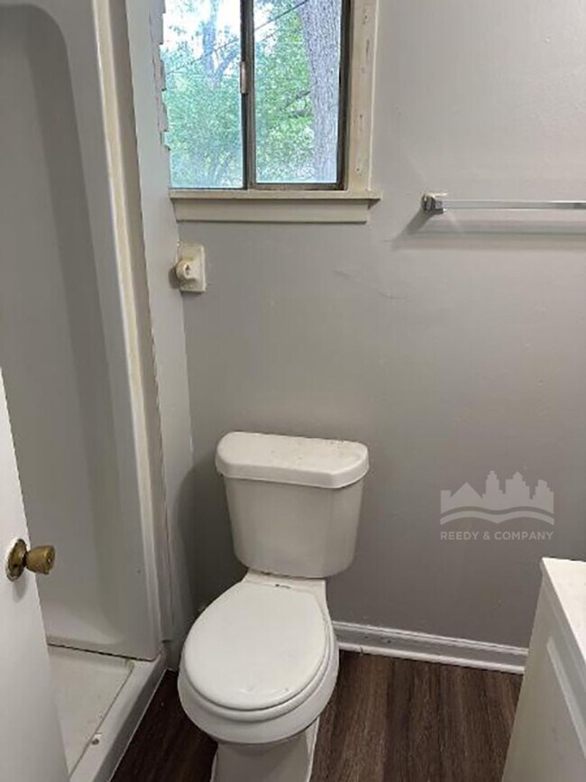 Foto del edificio - 1240 Robin Hood Ln