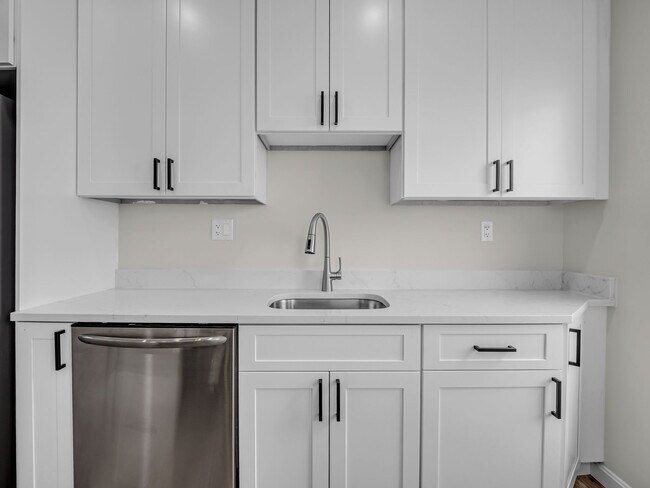 Building Photo - 12 Alpine St