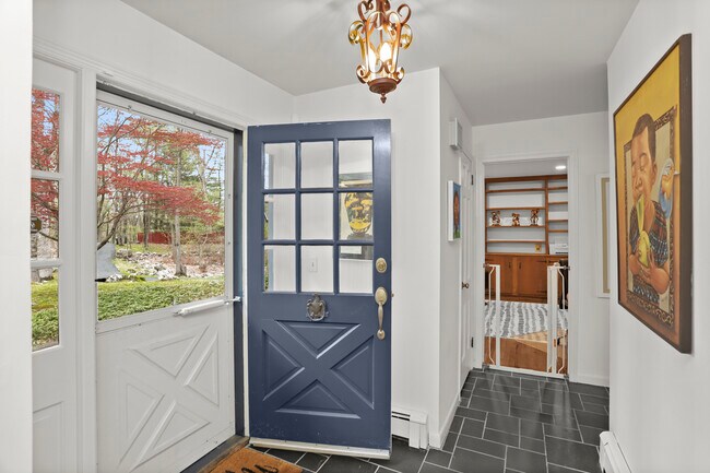 Building Photo - 52 Tannery Ln S