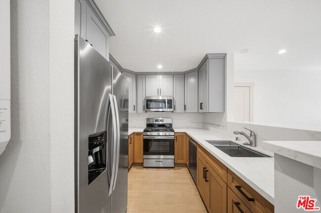 Foto del edificio - 323 N Avenue 52