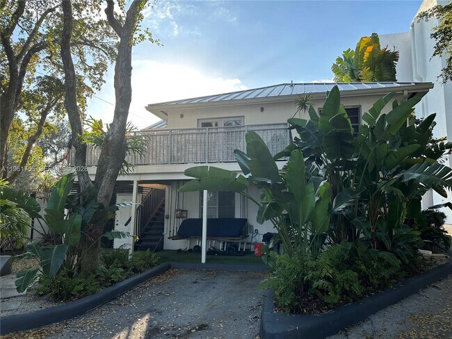 Foto del edificio - 723 NE 62nd St