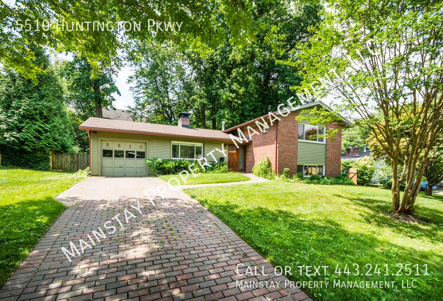 Foto principal - Updated 4 Bedroom Home in Prime Bethesda L...