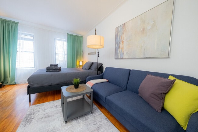 Building Photo - 1369 1st Ave