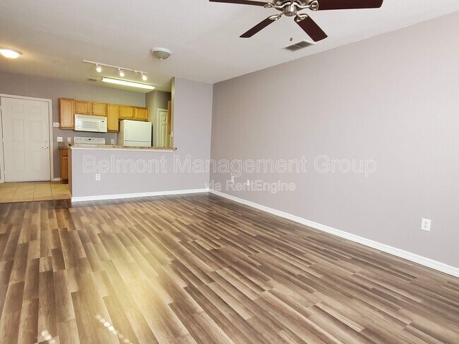 Foto del edificio - 5550 E Michigan St