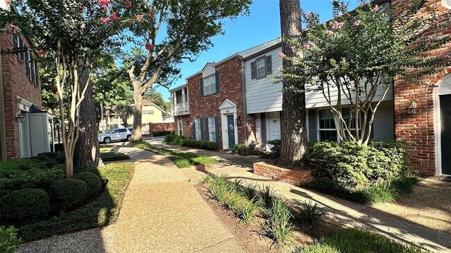 Building Photo - 407 Bendwood Dr