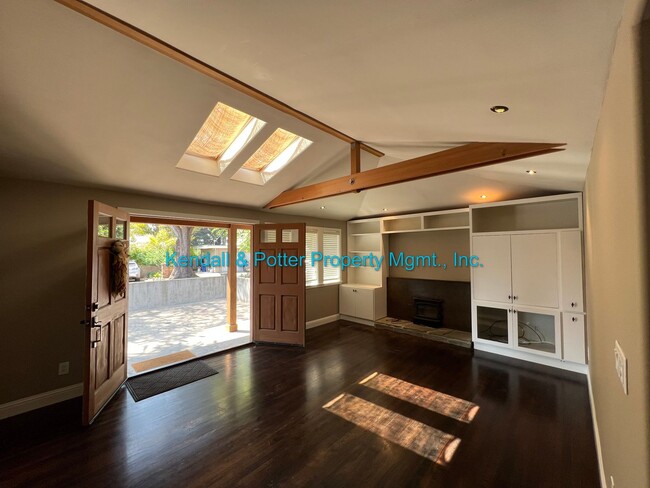 Building Photo - Live the Rio Del Mar Lifestyle -  2BR, 1BA...