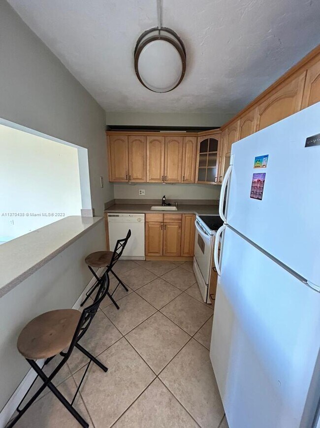 4164 Inverrary Dr Unit 1008, Lauderhill, FL 33319 Condo for Rent in