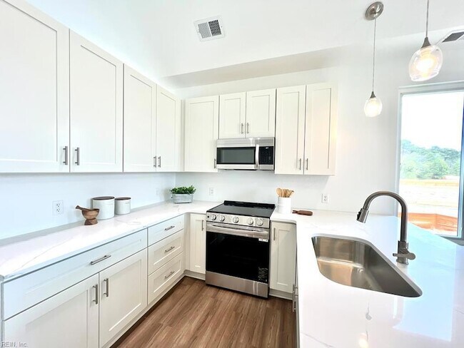 Foto del edificio - 3410 Tower Hill Cir