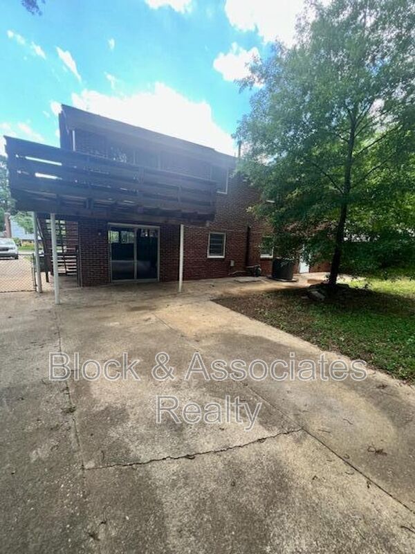 Building Photo - 3709 Southampton Ct