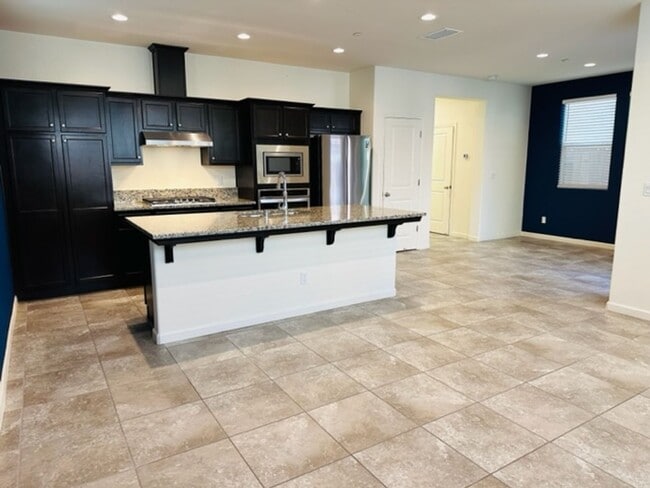 Building Photo - $1,995 Fowler & Belmont, 3 Bed Home, Gated...