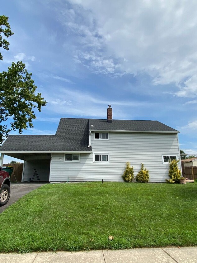 Primary Photo - Beautiful fully renovated 4 beds 2 bath Ho...