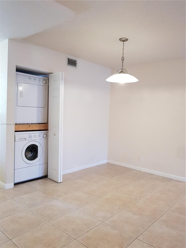 Building Photo - 509 Gardens Dr