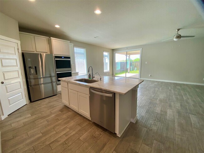 Foto del edificio - 28503 Hannahs Harbor Ln