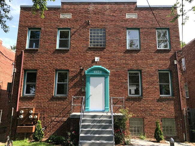 Building Photo - 4424 foote st ne
