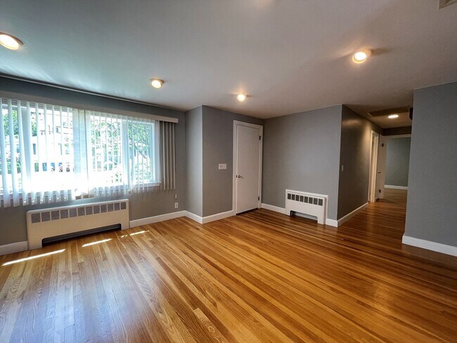 Foto del edificio - 136 Truman Rd