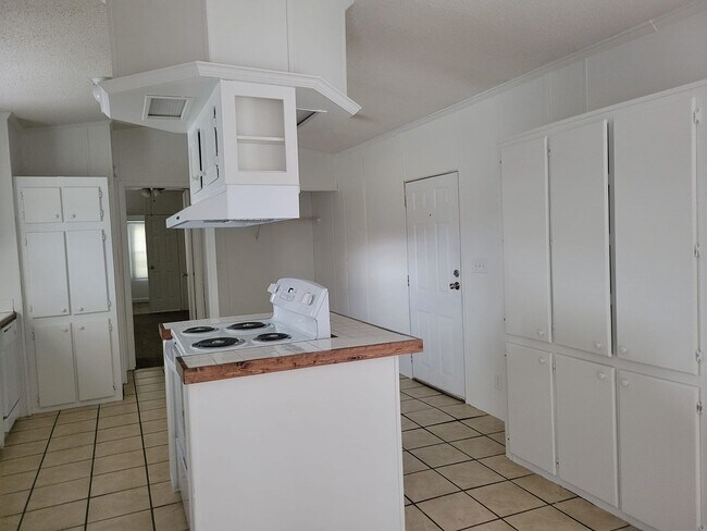 Foto del edificio - Ready to Move in!