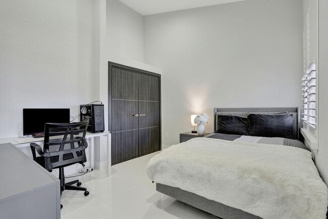 Building Photo - 6584 Villa Sonrisa Dr