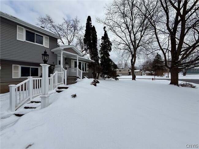 Building Photo - 2 Ilex Ln