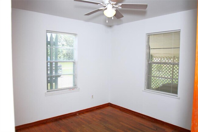 Building Photo - 409 N Parrish St
