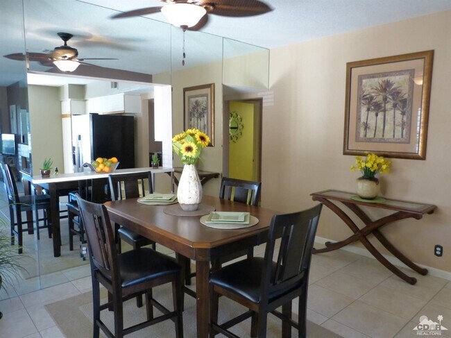 Foto del edificio - 221 Vista Royale Cir E