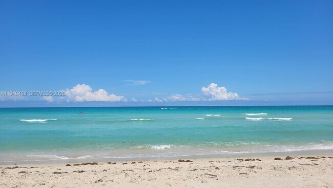 Foto del edificio - 5401 Collins Ave