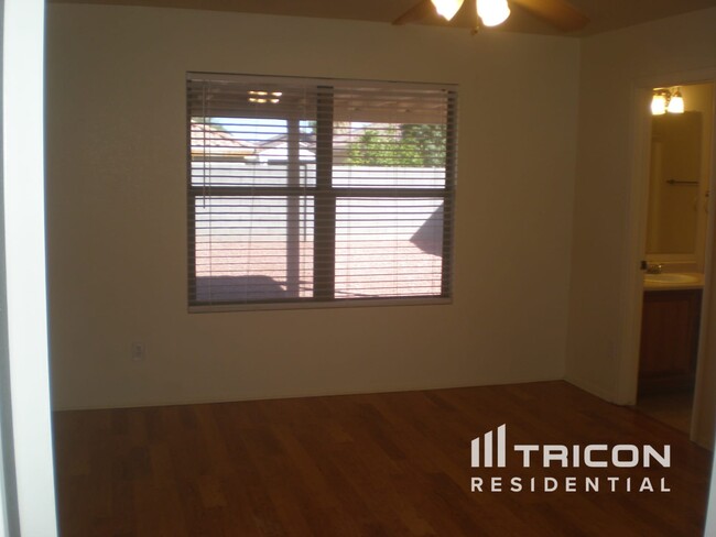 Foto del edificio - 10534 W Carlota Ln
