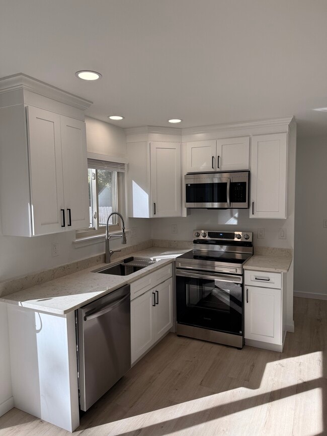 Foto del edificio - 827 Woods Ct
