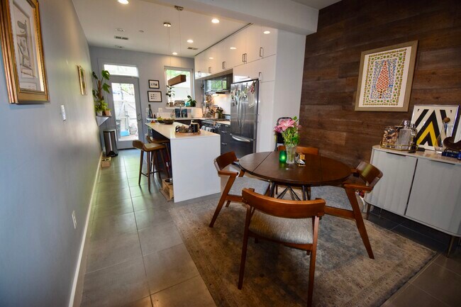 Foto del edificio - 415 Richardson Pl NW