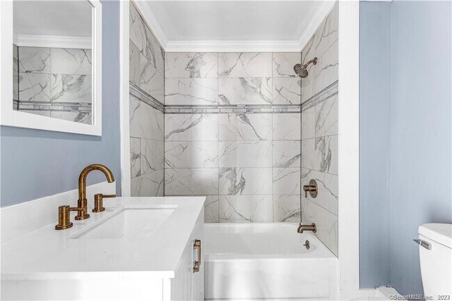 Full bath - 111 Highland St