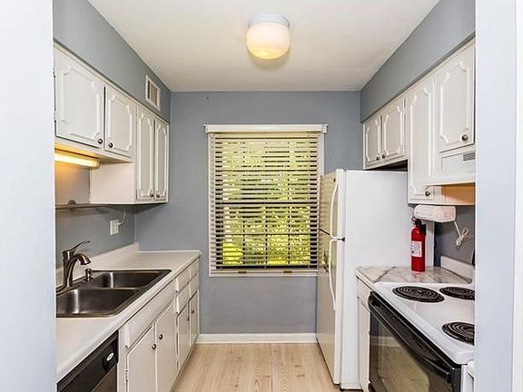 Building Photo - 448 Country View Ct