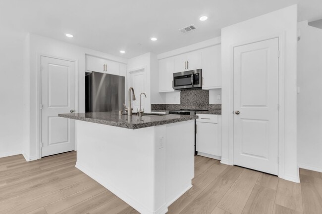 Building Photo - 19132 Ash Grv St