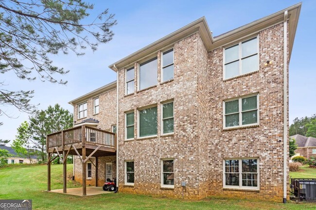 Building Photo - 4402 Income Cir