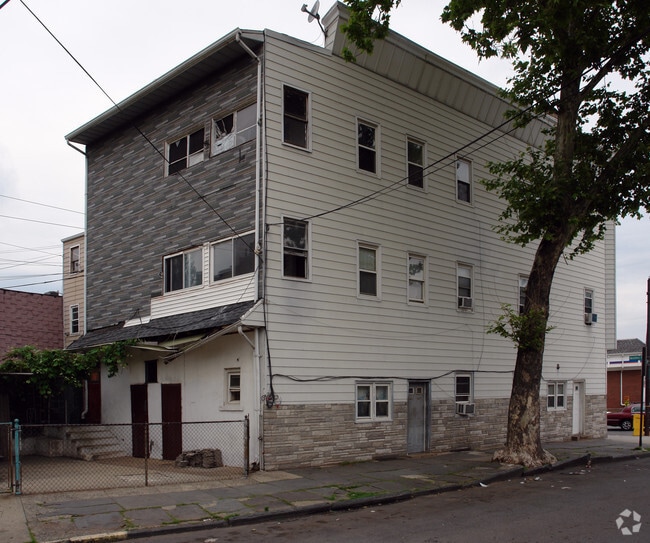 Building Photo - 498-500 Market St