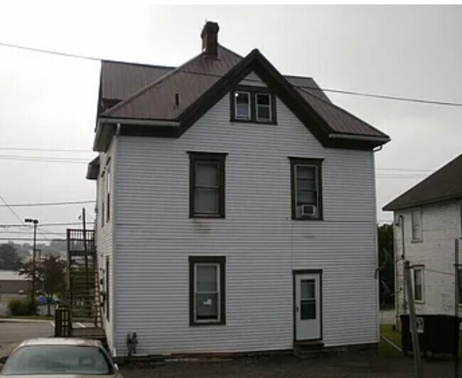Building Photo - 627 N Ctr Ave