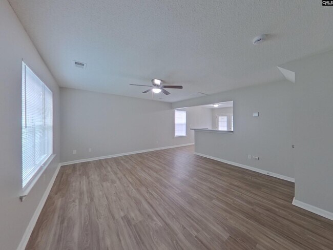 Building Photo - 200 E Lake Trail