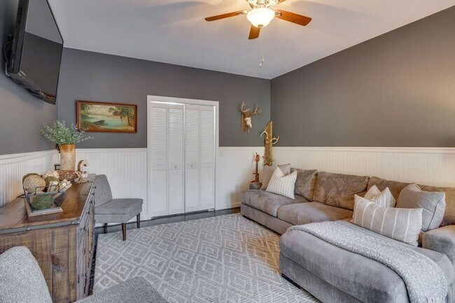 Foto del edificio - 500 Whispering Hills Dr