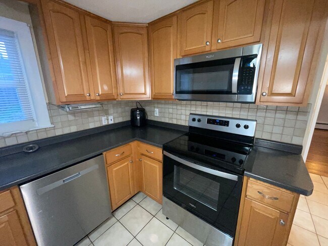 Building Photo - 50% OFF 1st month's rent! Well maintained ...