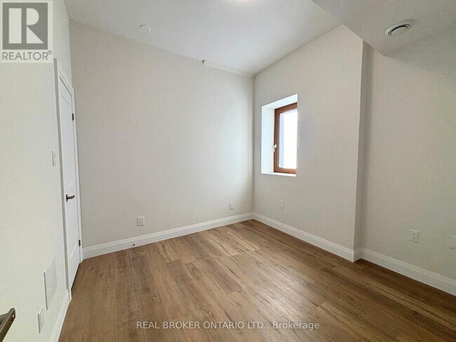 Photo du bâtiment - 6 Caithness St E