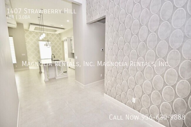 Foto del edificio - 1407 Strawberry Hl