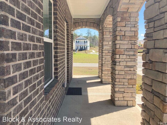 Building Photo - 3 br, 2.5 bath House - 810 Firebrick Drive