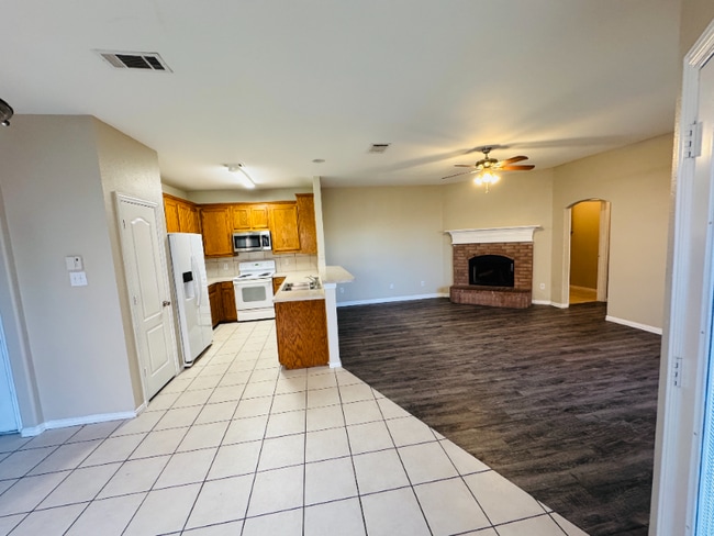 Foto del edificio - 5705 Swords Dr