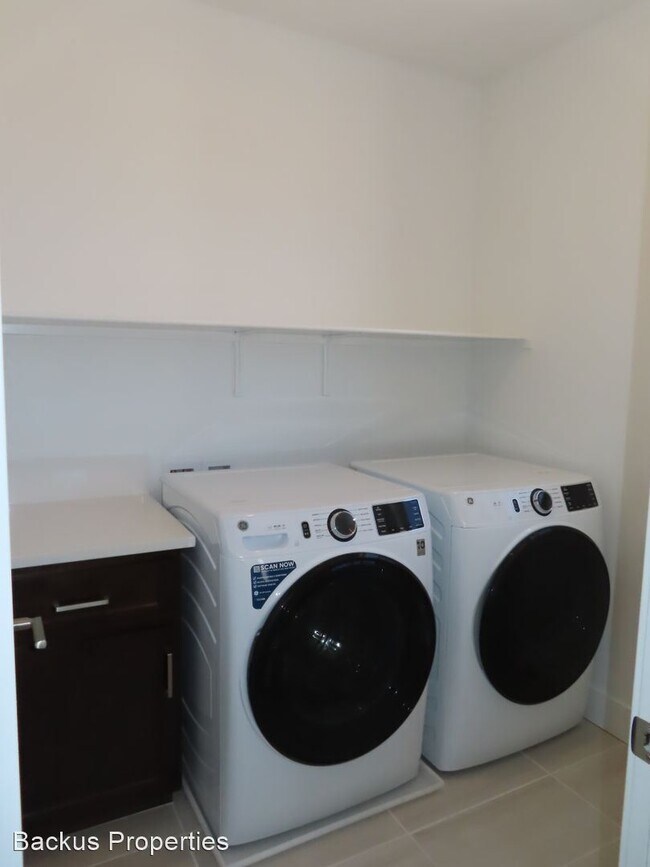 Foto del edificio - 3 br, 2.5 bath House - 2774 4th Ave.