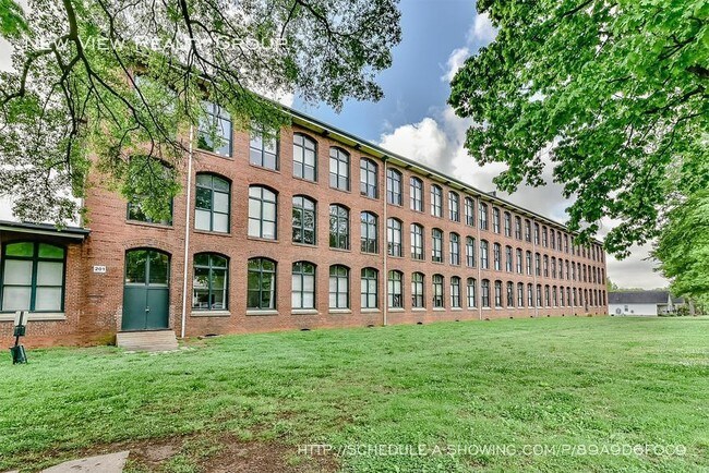 Building Photo - 201-315 S Hoskins Rd