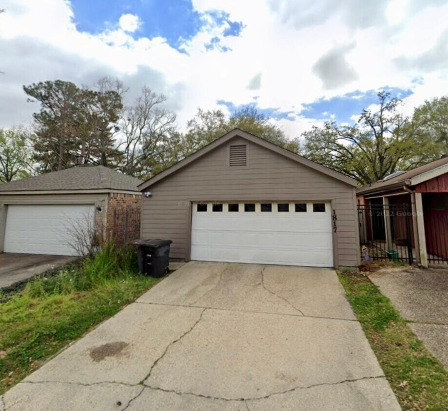 Primary Photo - Old Hammond near Airline! 2 BR house