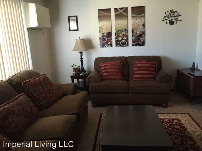 Building Photo - 1021 Imperial Cir