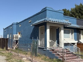Building Photo - 540 N Sierra Way